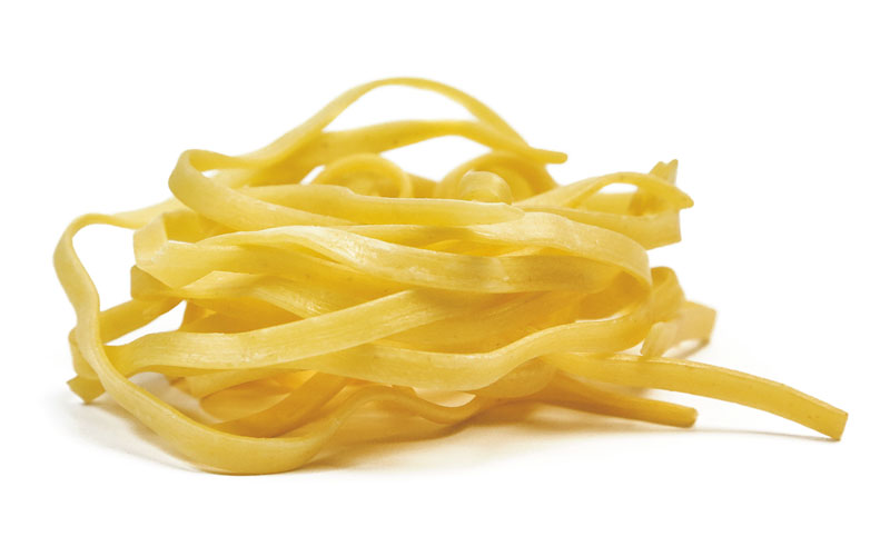 Fettuccine: made in the respect of the Latium tradition, they are available in semolina and egg.