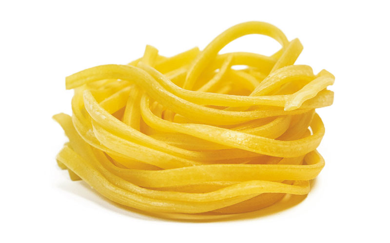 Genua Pasta Fresca - Linguine - Trafilata al Bronzo origini liguri, in particolare genovesi ed è notoriamente abbinato al pesto o ai sughi di pesce.