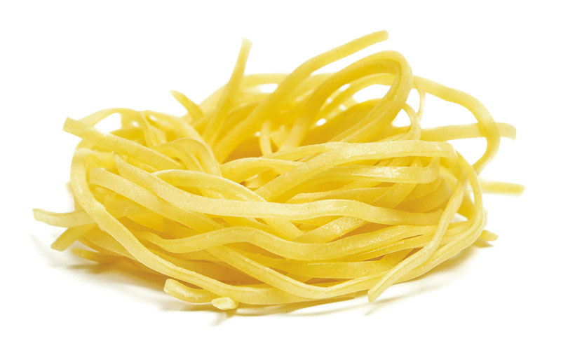 Rough and thin, they are available in both semolina and egg versions. The Tagliolini are excellent with meat and vegetable broth.